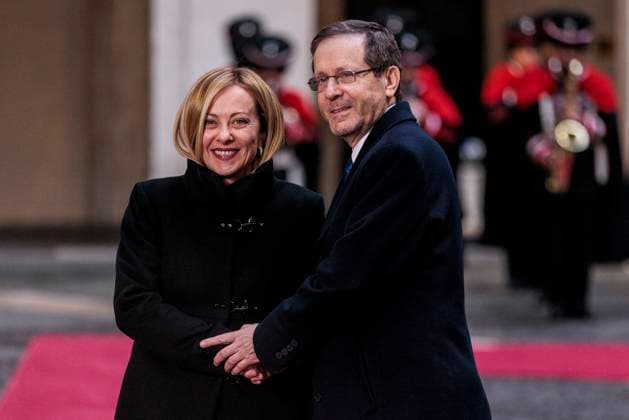 News Themen der Woche KW08 Italian Prime Minister Giorgia Meloni receives the President of the State of Israel, Isaac Herzog at Palazzo Chigi Italian Prime Minister Giorgia Meloni receives the President of the State of Israel, Isaac Herzog at Palazzo Chigi in Rome, Italy on 19 February 2025, Credit:Francesco Fotia Avalon Italy, Italia, Rome  Copyright: xFrancescoxFotiax xAvalonx 0966109228