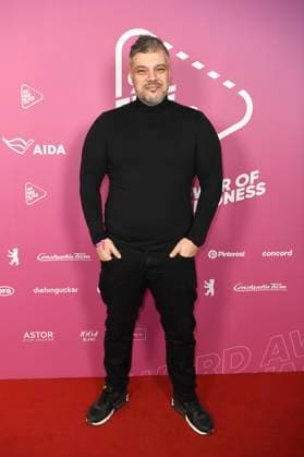 Imad Mardnli beim 99Fire Films Award während der Berlinale 2025 in der Astor Film Lounge. Berlin, 19.02.2025