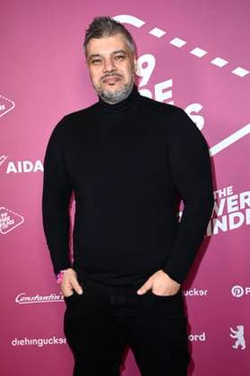 Imad Mardnli beim 99Fire Films Award während der Berlinale 2025 in der Astor Film Lounge. Berlin, 19.02.2025