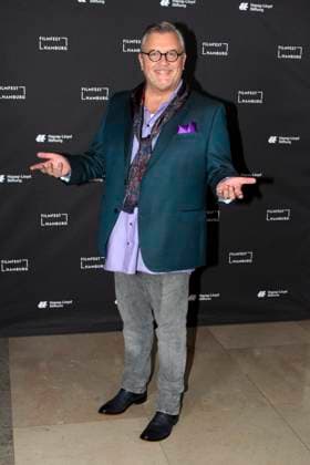 Hans-Peter Wilhelm Hape Kerkeling Schauspieler Komiker Autor zu Gast auf dem roten Teppich beim 32.Filmfest Hamburg bei der Premiere des Films Hape Kerkeling - Voll Normal bei Hapag Llloyd am 01.10.2024 in Hamburg HH Deutschland *** Hans Peter Wilhelm Hape Kerkeling Actors Comedian Author to Guest at the Red Carpet at 32 Film Festival Hamburg at the Premiere of Films Hape Kerkeling full Normal at Hapag Llloyd on 01 10 2024 in Hamburg HH Germany