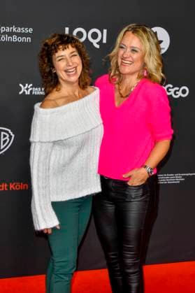 Isabel Varell mit Lisa Feller zu Gast auf dem roten Teppich bei der Premiere des Dokumentarfilm Hape Kerkeling - Total Normal beim 34.Film Festival Colonge am 23.10.2024 im Kino Filmpalast in Koeln NRW Deutschland *** Isabel Varell with Lisa Feller to Guest at the Red Carpet at the Premiere of Documentary Hape Kerkeling total Normal at 34 Film Festival Colonge on 23 10 2024 at Cinema Filmpalast in Cologne NRW Germany
