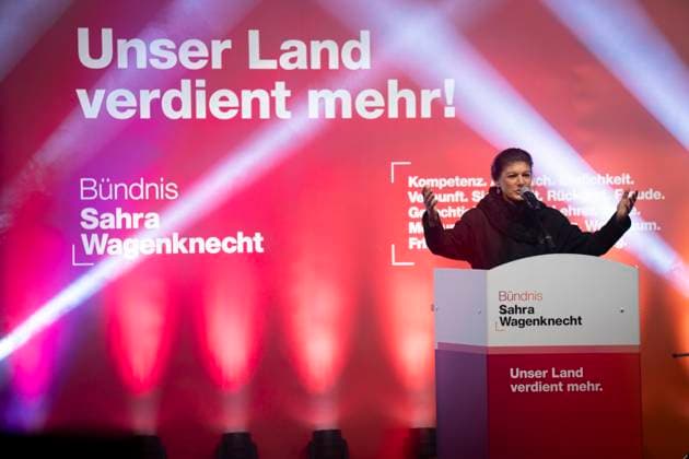 News Bilder des Tages Wahlkampfabschluss, BSW, Brandenburger Tor Wahlkampfabschluss, BSW, Brandenburger Tor, Berlin, Bundestagswahl, Sahra Wagenknecht Berlin Berlin GER *** Election campaign closing, BSW, Brandenburger Tor Election campaign closing, BSW, Brandenburger Tor, Berlin, Bundestag election, Sahra Wagenknecht Berlin Berlin GER