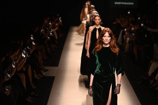 Entertainment Bilder des Tages A model wears at collection runway a creation from Alex Riviere during Pasarela Cibeles Mercedes-Benz Fashion Week Madrid 2025 in Madrid, on Thursday ,20 February 2025. Cordon Press 