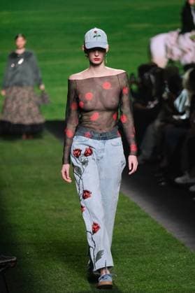 Ynesuelves Fashion Week A model walks the runway wearing a design by Ynesuelves during Mercedes-Benz Fashion Week de Madrid in IFERMA, 21 February 2025 Spain Featuring: Mercedes Benz Fashion Week Madrid - Ynesuelves Where: Madrid, Spain When: 21 Feb 2025 Credit: Oscar Gonzalez WENN Madrid Spain Copyright: xOscarxGonzalez WENNx wenn40264607 OFA ZOJx wenn40264607