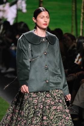 Ynesuelves Fashion Week A model walks the runway wearing a design by Ynesuelves during Mercedes-Benz Fashion Week de Madrid in IFERMA, 21 February 2025 Spain Featuring: Mercedes Benz Fashion Week Madrid - Ynesuelves Where: Madrid, Spain When: 21 Feb 2025 Credit: Oscar Gonzalez WENN Madrid Spain Copyright: xOscarxGonzalez WENNx wenn40264610 OFA ZOJx wenn40264610