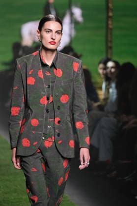 Ynesuelves Fashion Week A model walks the runway wearing a design by Ynesuelves during Mercedes-Benz Fashion Week de Madrid in IFERMA, 21 February 2025 Spain Featuring: Mercedes Benz Fashion Week Madrid - Ynesuelves Where: Madrid, Spain When: 21 Feb 2025 Credit: Oscar Gonzalez WENN Madrid Spain Copyright: xOscarxGonzalez WENNx wenn40264583 OFA ZOJx wenn40264583