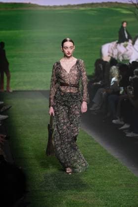 Ynesuelves Fashion Week A model walks the runway wearing a design by Ynesuelves during Mercedes-Benz Fashion Week de Madrid in IFERMA, 21 February 2025 Spain Featuring: Mercedes Benz Fashion Week Madrid - Ynesuelves Where: Madrid, Spain When: 21 Feb 2025 Credit: Oscar Gonzalez WENN Madrid Spain Copyright: xOscarxGonzalez WENNx wenn40264579 OFA ZOJx wenn40264579