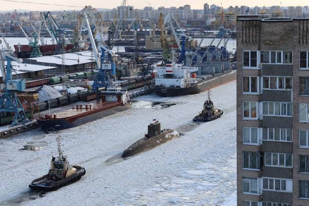 News Themen der Woche KW08 News Bilder des Tages Russia Navy Yakutsk Submarine 8863979 21.02.2025 The Project 636.3 diesel-electric attack submarine Yakutsk built for Russia s Pacific Fleet makes its way along the Morskoy Canal in St. Petersburg, Russia. Artem Pryahin Sputnik St. Petersburg Russia  Copyright: xArtemxPryahinx