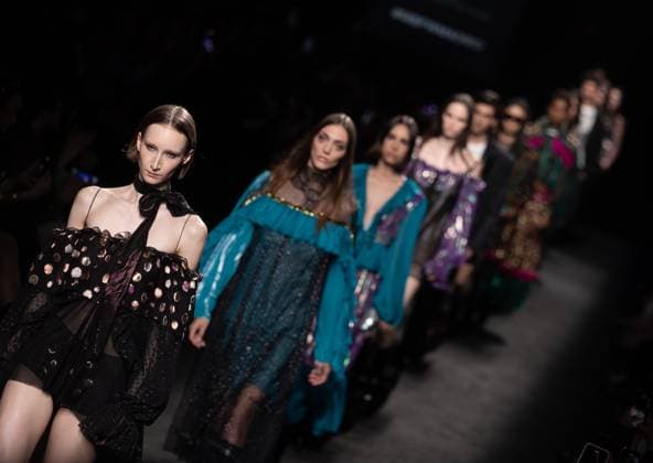 Entertainment Bilder des Tages Custo Barcelona fashion show at the 81st edition of MBFWM Several models parade during the Custo Barcelona fashion show, at the 81st edition of the Mercedes Benz Fashion Week MBFW , at IFEMA Madrid, on February 21, 2025, in Madrid Spain IFEMA Madrid hosts the Mercedes Benz Fashion Week Madrid MBFW from February 19 to 23 February 21 FEBRUARY 2025 CUSTO MODA MBFW FASHION WEEK SEMANA DE LA MODA Madrid Madrid Madrid Espana  Copyright: xEduardoxParrax 6534870