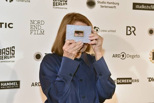 DAFFNE Preisverleihung 2025 Berlin Sente Berger mit dem Ehrenpreis fuer Michael Verhoeven zum 12 mal DAfFNE Deutsche Akademie für Fernsehen, eine Ehrenauszeichnung für ein herausragendes Lebenswerk zur 75.ten Berlinale in Berlin, am 21.02.2025