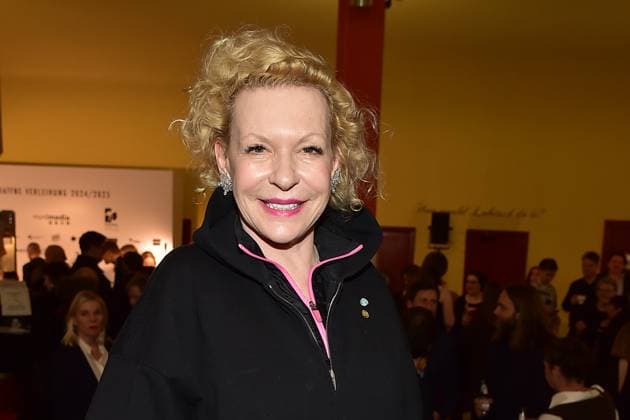 DAFFNE Preisverleihung 2025 Berlin Sunnyi Melles Ankunft zum 12 mal DAfFNE Deutsche Akademie für Fernsehen, eine Ehrenauszeichnung für ein herausragendes Lebenswerk zur 75.ten Berlinale in Berlin, am 21.02.2025