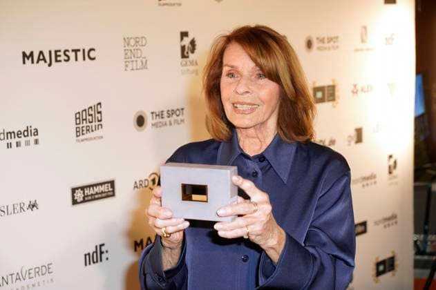 Senta Berger bei der 12. Verleihung der DAfFNE-Auszeichnung 2025 im Babylon. Berlin, 21.02.2025 *** Senta Berger at the 12th DAfFNE Award 2025 ceremony at Babylon Berlin, 21 02 2025 Foto:xT.xBartillax xFuturexImagex daffne_5293