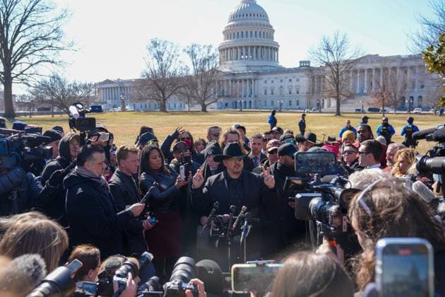 Bilder des Jahres 2025, News 02 Februar News Themen der Woche KW08 News Bilder des Tages February 21, 2025, Washington, District of Columbia, USA: Members of the Proud Boys, several of whom had been pardoned by Donald Trump, held a press conference at the US Capitol where they announced they will be suing the Department of Justice and that they are launching a new cryptocurrency coin. Washington USA - ZUMAl312 20250221_znp_l312_014 Copyright: xAndrewxLeydenx