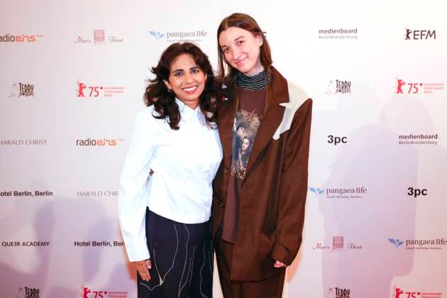 Leela Varghese und Emma Hough Hobbs bei der Verleihung des 39. Teddy Award 2025 im Rahmen der Berlinale 2025 75. Internationale Filmfestspiele Berlin in der Volksbuehne. Berlin, 21.02.2025