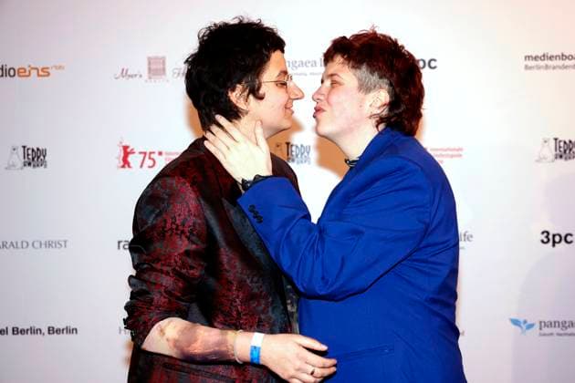 Marie Luise Lehner mit Begleitung bei der Verleihung des 39. Teddy Award 2025 im Rahmen der Berlinale 2025 75. Internationale Filmfestspiele Berlin in der Volksbuehne. Berlin, 21.02.2025