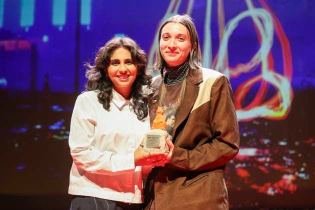 Leela Varghese und Emma Hough Hobbs bei der Verleihung des 39. Teddy Award 2025 im Rahmen der Berlinale 2025 75. Internationale Filmfestspiele Berlin in der Volksbuehne. Berlin, 21.02.2025