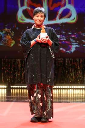 Lesley Loksi Chan bei der Verleihung des 39. Teddy Award 2025 im Rahmen der Berlinale 2025 75. Internationale Filmfestspiele Berlin in der Volksbuehne. Berlin, 21.02.2025