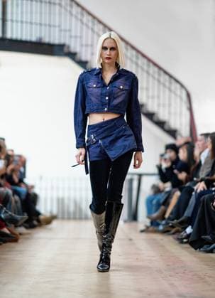 London Fashion Week, Mark Fast catwalk show, London, UK London, UK. 21 February, 2025. Model walks on the runway at the Mark Fast fashion show during the Fashion Show at London Fashion Week in London, UK on 21 February, 2025., Credit:Lounis Tiar Avalon United Kingdom, London  Copyright: xLounisxTiarx xAvalonx 0967325187