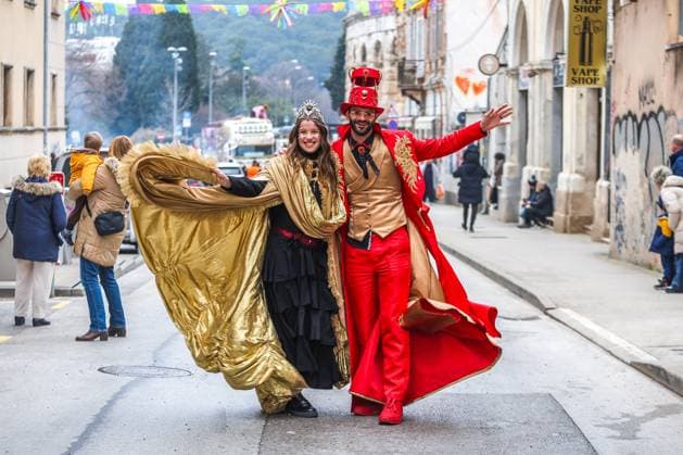 News Themen der Woche KW08 News Bilder des Tages Carnival in Pula The great Carnival parade of masked groups ran from Karolina to Portarata. In addition to the groups from Pula and Istria, groups from Rijeka and Opatija also came this year, and a lot of Slovenian masked groups also arrived in Pula February 22, 2025 Croatia  SreckoxNiketic PIXSELL