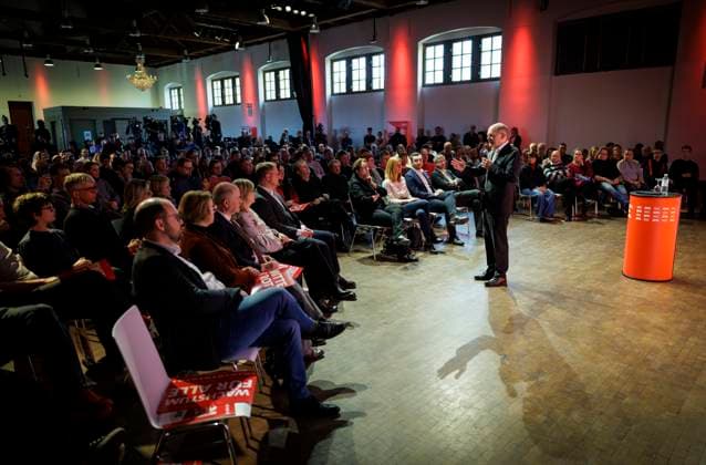 News Themen der Woche KW08 News Bilder des Tages Wahlkampfabschluss mit Olaf Scholz (SPD), Bundeskanzler, in der Schinkelhalle in Potsdam Potsdam Deutschland Copyright: xThomasxKoehlerx