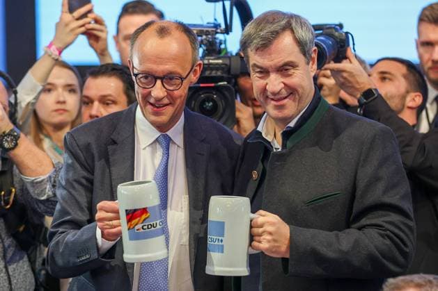 News Themen der Woche KW08 News Bilder des Tages Schlusskundgebung von CDU und CSU zur Bundestagswahl am 22.02.2025 im Löwenbräukeller in München Friedrich Merz ( Bundesvorsitzender CDU ) , links - Markus Söder ( Ministerpräsident Bayern ) , rechts auf der CSU-Abschlusskundgebung vor den Bundestagswahlen in Bayern. *** Closing rally of the CDU and CSU for the federal elections on 22 February 2025 in the Löwenbräukeller in Munich Friedrich Merz Federal Chairman of the CDU , left Markus Söder Prime Minister of Bavaria , right at the CSU closing rally before the federal elections in Bavaria xMSx