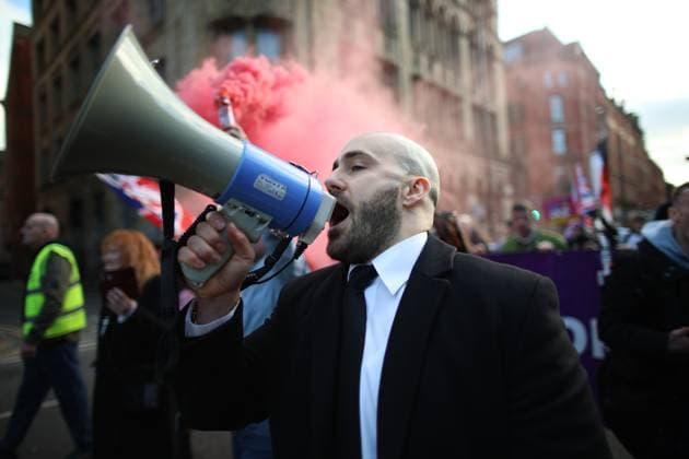 Bilder des Jahres 2025, News 02 Februar News Themen der Woche KW08 News Bilder des Tages Image Licensed to Parsons Media. 22 02 2025. Manchester, United Kingdom. Protesters clash at UKIP protest. Protesters gather in St Peter™s Square Manchester as UKIP leader Nick Tenconi protests against illegal refugees in the city.  Copyright: xRyanxJenkinsonx xParsonsxMediax PAR-9075-0033