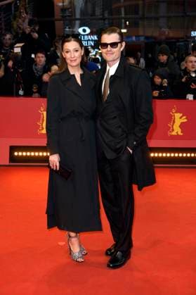 Entertainment Bilder des Tages Alexandra Maria Lara mit Ehemann Sam Riley bei der Closing Ceremony mit Preisverleihung auf der Berlinale 2025 75. Internationale Filmfestspiele Berlin im Berlinale Palast. Berlin, 22.02.2025 *** Alexandra Maria Lara with husband Sam Riley at the Closing Ceremony with Award Ceremony at the Berlinale 2025 75 Berlin International Film Festival in the Berlinale Palast Berlin, 22 02 2025 Foto:xC.xNiehausx xFuturexImagex closing_berlinale_5258