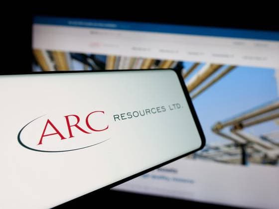 Illustrative editorial images in Germany - 20 Jan 2025 In this photo illustration, a mobile phone with the logo of Canadian oil and gas company ARC Resources Ltd. is seen on screen in front of website. Germany Copyright: xTimonxSchneiderx xSOPAxImagesx TSCHNEIDER_48125 ARC Resources P3283695
