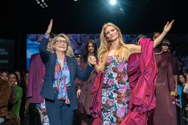 February 22, 2025, Madrid, Madrid, Spain: ESTHER CAo˜ADAS and MAITE dedicating the parade to his deceased mother at the LOLA CASADEMUNT BY MAITE fashion show during the Mercedes Benz Fashion Week Madrid at Madrid Mercedes Fashion Week on February 22, 2025 in Madrid, Spain. Madrid Spain - ZUMAc312 1059147984st Copyright: xOscarxManuelxSanchezx