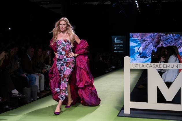 February 22, 2025, Madrid, Madrid, Spain: ESTHER CAo˜ADAS walks the runway at the LOLA CASADEMUNT BY MAITE fashion show during the Mercedes Benz Fashion Week Madrid at Madrid Mercedes Fashion Week on February 22, 2025 in Madrid, Spain. Madrid Spain - ZUMAc312 1059147997st Copyright: xOscarxManuelxSanchezx