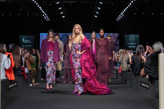 February 22, 2025, Madrid, Madrid, Spain: ESTHER CAo˜ADAS walks the runway at the LOLA CASADEMUNT BY MAITE fashion show during the Mercedes Benz Fashion Week Madrid at Madrid Mercedes Fashion Week on February 22, 2025 in Madrid, Spain. Madrid Spain - ZUMAc312 1059148050st Copyright: xOscarxManuelxSanchezx