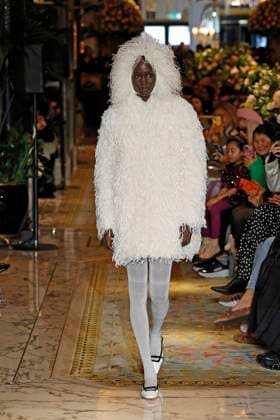 Huishan Zhang London Ready to wear fall winter 2025:26 LONDON February 2025 Huishan Zhang London Ready to wear fall winter 2025:26 LONDON February 2025, Credit:Zeppelin Avalon  Copyright: xZeppelinx xAvalonx 0967616793
