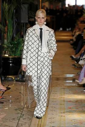Huishan Zhang London Ready to wear fall winter 2025:26 LONDON February 2025 Huishan Zhang London Ready to wear fall winter 2025:26 LONDON February 2025, Credit:Zeppelin Avalon  Copyright: xZeppelinx xAvalonx 0967616816