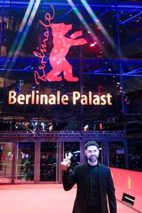 Winners Photocall after the Closing Ceremony , Berlinale Palast, Berlin, Germany Gabriel Mascaro, winner of the Silver Bear Grand Jury Prize for The Blue Trail poses on the red carpet during the Winners Photocall after the Closing Ceremony during Berlinale (Berlin Film Festival) at Berlinale Palast, Berlin, , Germany on 22 February 2025. Picture, Credit:Julie Edwards Avalon Germany, Potsdammer Platz, Berlin, Berlinale Palast Copyright: xJuliexEdwardsx xAvalonx 0967650401