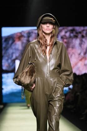 lola Casademunt Fashion Week A model walks the runway wearing a design by Lola Casademunt during Mercedes-Benz Fashion Week de Madrid in IFERMA, 22 February 2025 Spain Featuring: A model walks the runway wearing a design by Lola Casademunt during Mercedes-Benz Fashion Week de Madrid in IFERMA, 22 February 2025 Spain Where: Madrid, Spain When: 22 Feb 2025 Credit: Oscar Gonzalez WENN Madrid Spain Copyright: xOscarxGonzalez WENNx wenn40266359 OFA ZOJx wenn40266359