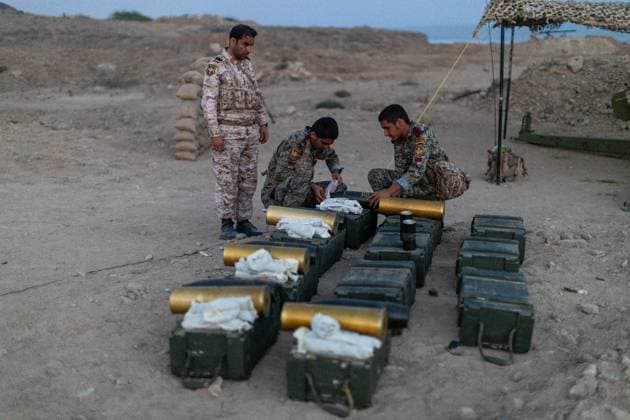 February 23, 2025, Makran, Iran: Iranian soldiers of the Islamic Republic of Iran Army engage in the main phase of the joint Zolfaghar 1403 military drills along the Makran coastlines, in the Sea of Oman, and the northern Indian Ocean. Iran s Army has launched large-scale drills, deploying ground forces, armored units, defense systems, and naval forces. The exercises aim to strengthen defense capabilities, enhance deterrence, and test new tactics, advanced weaponry, and cyber-electronic warfare. Army aviation also plays a key role, with Cobra and other helicopters conducting operations along the Makran coast to improve pilot skills and military readiness. Makran Iran - ZUMAi98_ 20250223_zih_i98_008 Copyright: xIranianxArmyxOfficex