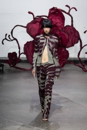 Chet Lo AW25 Show At London Fashion Week LONDON, UNITED KINGDOM - FEBRUARY 23, 2025: A model walks the runway during Chet Lo Autumn Winter 2025 show at London Fashion Week in London, United Kingdom on February 23, 2025. London Greater London United Kingdom  Copyright: xWIktorxSzymanowiczx originalFilename: szymanowicz-chetloaw250223_npli3.jpg