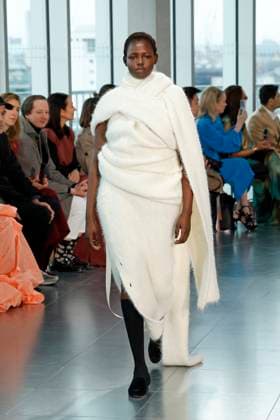 Roksanda London Ready to wear fall winter 2025:26 LONDON February 2025 Roksanda London Ready to wear fall winter 2025:26 LONDON February 2025, Credit:Zeppelin Avalon  Copyright: xZeppelinx xAvalonx 0968142194