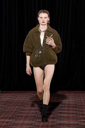 Simone Rocha London Ready to wear fall winter 2025:26 LONDON February 2025 Simone Rocha London Ready to wear fall winter 2025:26 LONDON February 2025, Credit:Zeppelin Avalon  Copyright: xZeppelinx xAvalonx 0968157556