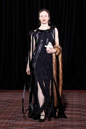 Simone Rocha London Ready to wear fall winter 2025:26 LONDON February 2025 Simone Rocha London Ready to wear fall winter 2025:26 LONDON February 2025, Credit:Zeppelin Avalon  Copyright: xZeppelinx xAvalonx 0968157628