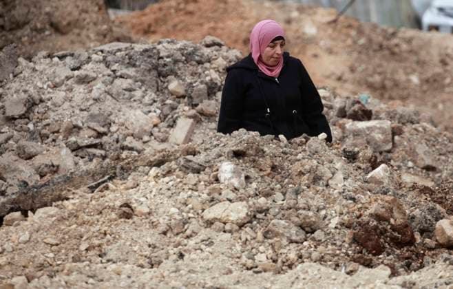 News Themen der Woche KW08 News Bilder des Tages February 23, 2025, Jenin, West Bank, Palestine: A Palestinian woman walks through the rubble of houses demolished by Israeli army bulldozers in the town of Qabatiya, south of the West Bank city of Jenin. Israeli army forces carried out a military operation in the town of Qabatiya, besieging the homes of Palestinian activists, arresting dozens, and demolishing infrastructure and shops. Jenin Palestine - ZUMAs197 20250223_aab_s197_043 Copyright: xNasserxIshtayehx