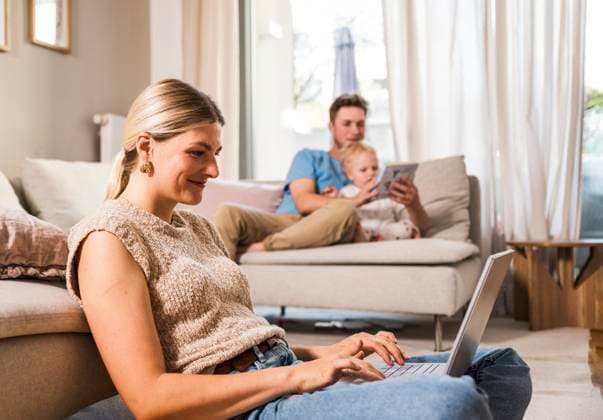 Mother working on laptop near daughter and father at home model released, Symbolfoto property released, UUF33701