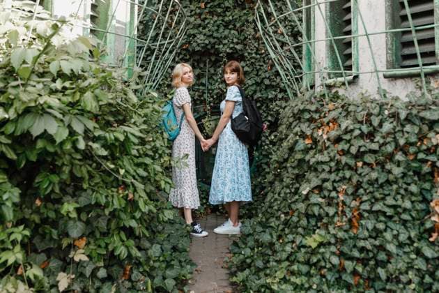 Creative Highlights Symbolfotos Friends with backpacks holding hands and standing at park model released, Symbolfoto, EHAF00376