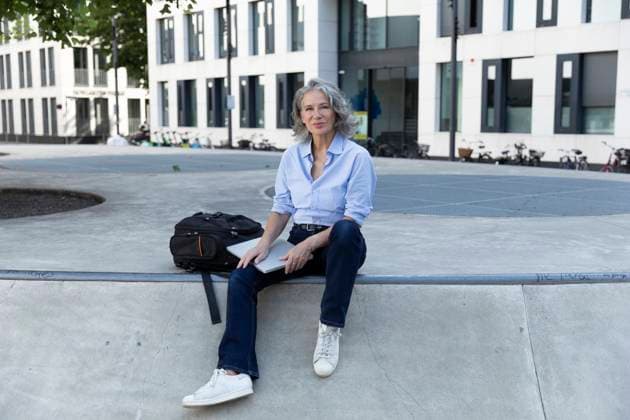 Creative Highlights Symbolfotos Businesswoman working remotely in an urban setting model released, Symbolfoto, FLLF01152