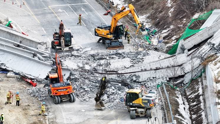 News Themen der Woche KW09 News Bilder des Tages Bridge collapse at highway construction site Bridge collapse at highway construction site This photo, taken Feb. 25, 2025, shows the construction site of a bridge on the Seoul-Sejong expressway in Anseong, south of Seoul, after it collapsed earlier in the day, leaving three workers dead and five others injured. (Yonhap) 2025-02-25 12:46:08 < 1980-2025 YONHAPNEWS AGENCY. .> o¾È½Ã ÃæÃ»³²µµ EDITORIAL USE ONLY  Copyright: xx PYH2025022510030031500 YonhapxNewsx yonphotos238414