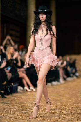 Aadnevik - Runway - LFW February 2024 LONDON, ENGLAND - 18 FEBRUARY: A model catwalks at the Aadnevik show during London Fashion Week February 2024 at on the 18 February, 2024 in London, England., Credit:Lounis Tiar Avalon United Kingdom, London  Copyright: xLounisxTiarx xAvalonx 0968550604