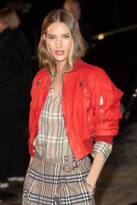 LFW AW25 Burberry Show Arrivals - TATE Britain, London, UK Rosie Huntington-Whiteley attends Burberry s AW25 Runway Show at TATE Britain in London, England, UK on Monday 24 February 2025 during London Fashion Week February 2025. Justin Ng , Credit:Justin Ng Avalon UK, England, London, TATE Britain  Copyright: xJustinxNgx xAvalonx 0968545601