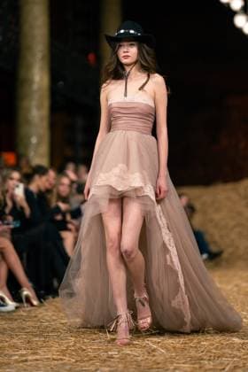 Aadnevik - Runway - LFW February 2024 LONDON, ENGLAND - 18 FEBRUARY: A model catwalks at the Aadnevik show during London Fashion Week February 2024 at on the 18 February, 2024 in London, England., Credit:Lounis Tiar Avalon United Kingdom, London  Copyright: xLounisxTiarx xAvalonx 0968551126