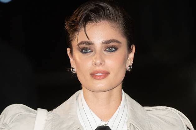 LFW AW25 Burberry Show Arrivals - TATE Britain, London, UK Taylor Hill attends Burberry s AW25 Runway Show at TATE Britain in London, England, UK on Monday 24 February 2025 during London Fashion Week February 2025. Justin Ng , Credit:Justin Ng Avalon UK, England, London, TATE Britain  Copyright: xJustinxNgx xAvalonx 0968545356