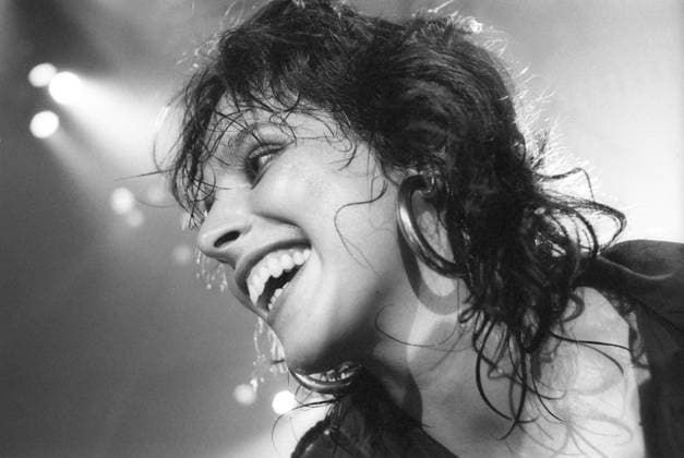 Archivbilder der Woche KW09 Nena (Sängerin) 09 85 brüg Nena bei einem Konzert der Band Nena in der Westfalenhalle Dortmund am 12. September 1985 Deutschland deutsch deutsche Frau Auftritt Show Neue Deutsche Welle NDW Gabriele Susanne Kerner Musik Musikerin Gesang Pop Popmusik Rock Band german musician female singer quer Porträt Halbprofil lächelnd lachend sw *** Nena singer 09 85 brüg Nena at a concert of the band Nena in the Westfalenhalle Dortmund on September 12, 1985 Germany german german woman performance show Neue Deutsche Welle NDW Gabriele Susanne Kerner Musik Musikerin Gesang Pop Popmusik Rock Band german musician female singer cross portrait half profile smiling laughing sw